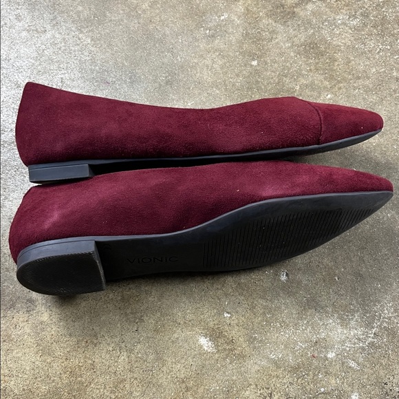 Vionic Caballo Burgundy/wine Pointed Toe Flats
Size: 6 - Picture 4 of 10